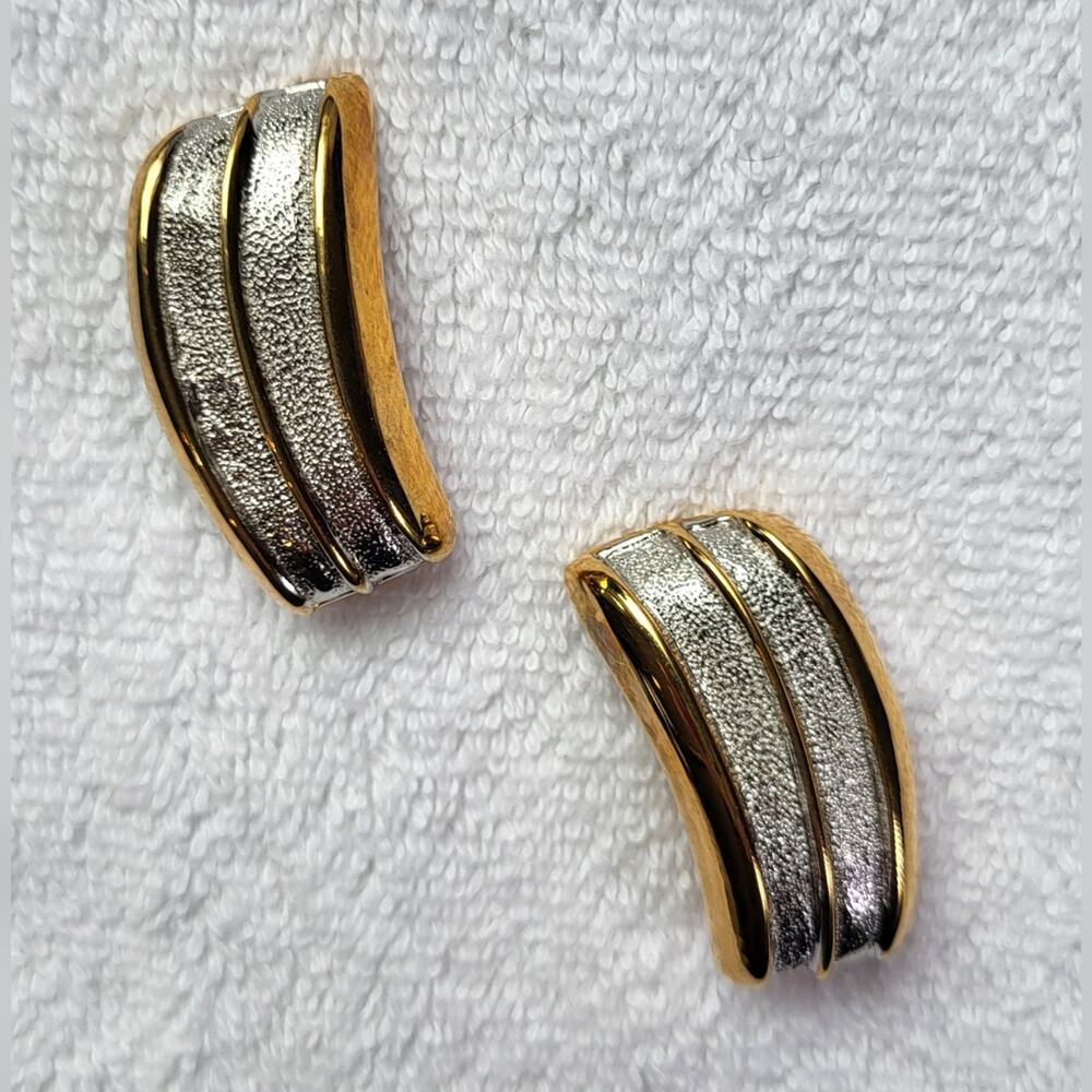 Silver & Gold Sculpted Clip-On Earrings – Vintage-Inspired Two-Tone Glam (1.5") - Picture 4 of 7